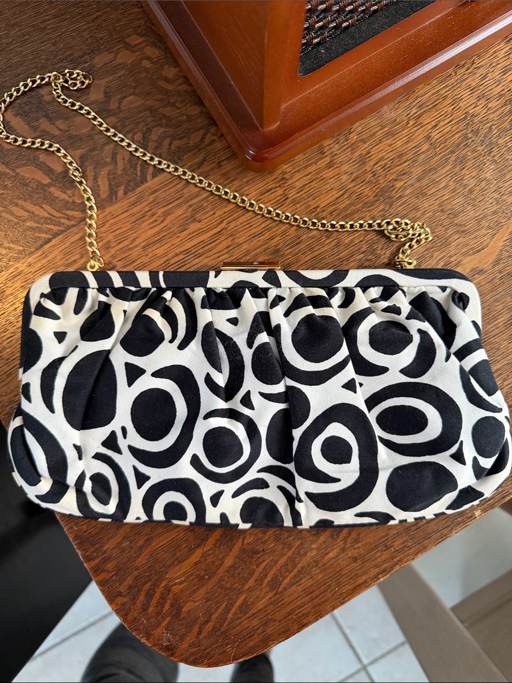Talbots frame clutch with gold chain shoulder strap, black and white print w/bow - Picture 3 of 7